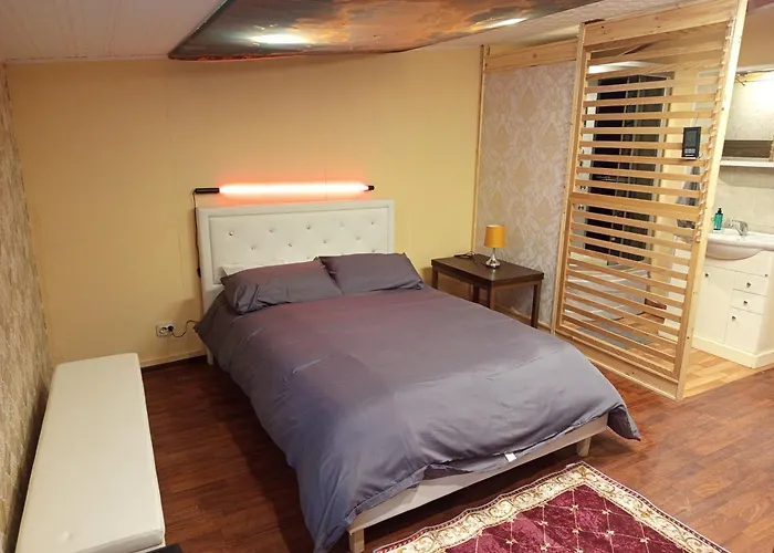 Rum i privatbostad Ofiss 24 *